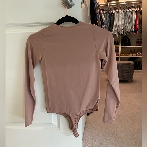 SKIMS Essential crewneck bodysuit - Picture 3 of 4